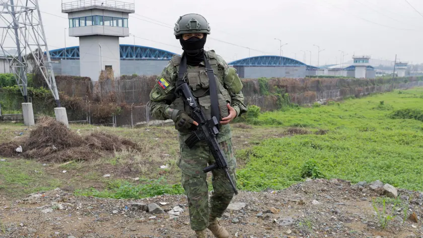 epa11077842 A member of Ecuadorian Army patrols near the Zonal Deprivation of Liberty Center No. 8 penitentiary in Guayaquil, Ecuador, 14 January 2024. Ecuador's Armed Forces are trying to overcome the wave of violence unleashed by criminal gangs in prisons and on the streets. In the last six days they have arrested 1,327 people, 143 of them on terrorism charges, with the application of a state of emergency declared by Daniel Noboa's government. EPA/Carlos Duran Araujo