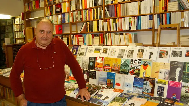 ANTEPRIMA UDINE 25 OTTOBRE 2002 GIOVANNI TAVOSCHI DELLA LIBRERIA TARANTOLA TELEFOTO COPYRIGHT FOTO AGENCY ANTEPRIMA UDINE