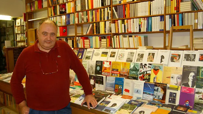 ANTEPRIMA UDINE 25 OTTOBRE 2002 GIOVANNI TAVOSCHI DELLA LIBRERIA TARANTOLA TELEFOTO COPYRIGHT FOTO AGENCY ANTEPRIMA UDINE