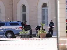 Carabinieri, police bomb squad and railway police officers check for possible tampering at the station in Trani, Italy, 25 March 2024. The traffic stop was decided at 6.26am this morning after the discovery of a note announcing the presence of "biological devices" in the station and in some schools in the city. ANSA/DONATO FASANO
