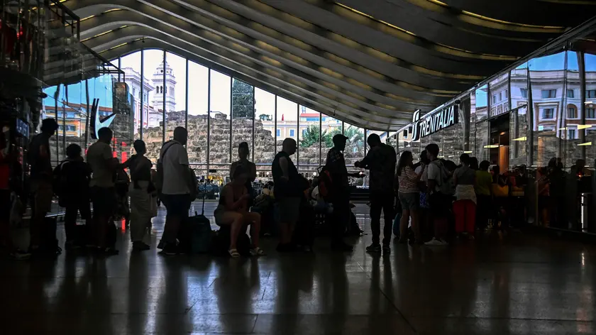Ritardi, treni cancellati e disagi per i viaggiatori alla Stazione Termini per lo sciopero nazionale del personale del gruppo Fs, Trenitalia, Trenitalia Tper e Trenord, Roma, 8 settembre 2024. ANSA/RICCARDO ANTIMIANI