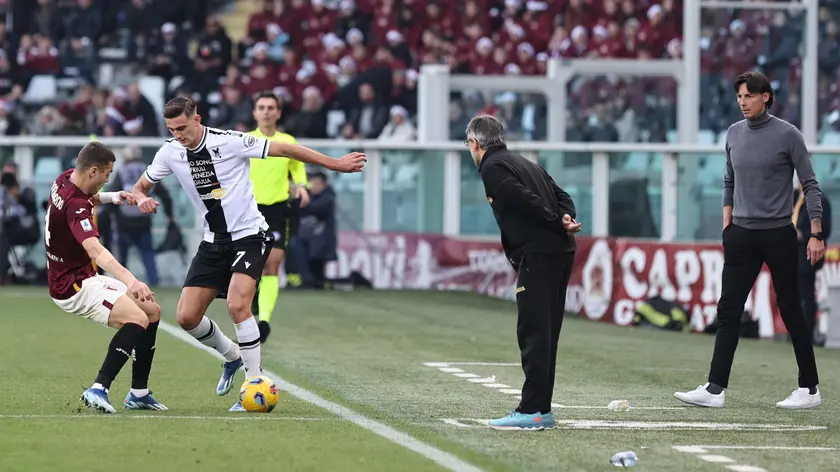 Un momento di Torino-Udinese sotto lo sguardo di mister Cioffi