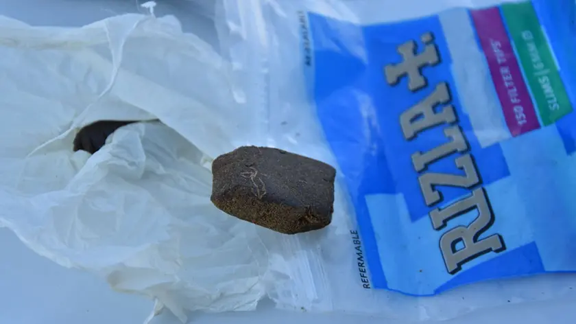 Il 48enne è stato trovato in possesso di 350 grammi di hashish e arrestato