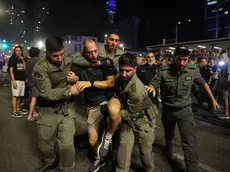 epa11413897 Police arrest protesters that blocking a roads calling on the Israeli war cabinet to sign a hostage deal during a rally outside the Kirya military headquarters in Tel Aviv, Israel, 15 June 2024. According to the Israeli defense forces, around 120 Israelis hostages are still held by Hamas in Gaza. More than 37,000 Palestinians and over 1,400 Israelis have been killed, according to the Palestinian Health Ministry and the Israel Defense Forces (IDF), since Hamas militants launched an attack against Israel from the Gaza Strip on 07 October 2023, and the Israeli operations in Gaza and the West Bank which followed it. EPA/ABIR SULTAN