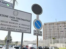 Una veduta esterna del carcere 'Lorusso e Cutugno' di Torino durante la visita del ministro della Pubblica Amministrazione Paolo Zangrillo, Torino, 29 agosto 2024. ANSA/ ALESSANDRO DI MARCO