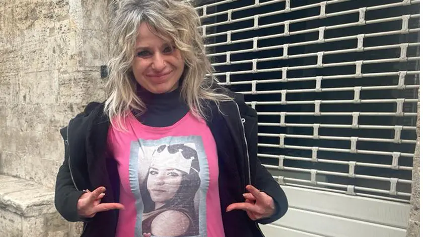 Alessandra Verni, la madre di Pamela Mastropietro, con indosso una maglietta con il volto della figlia al termine dell'udienza dell'appello bis per violenza sessuale a carico di Innocent Oseghale, Perugia, 22 febbraio 2023. ANSA/ ANGELA ROTINI