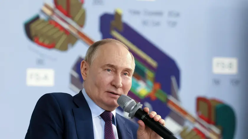 epa11408489 Russian President Vladimir Putin meets with megagrant recipients and leading scientists at the Joint Institute for Nuclear Research, in Dubna, Moscow region, Russia, 13 June 2024. EPA/MIKHAIL METZEL / SPUTNIK / KREMLIN POOL MANDATORY CREDIT