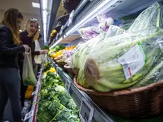 L'interno di un supermercato a Roma. ANSA/ANGELO CARCONI