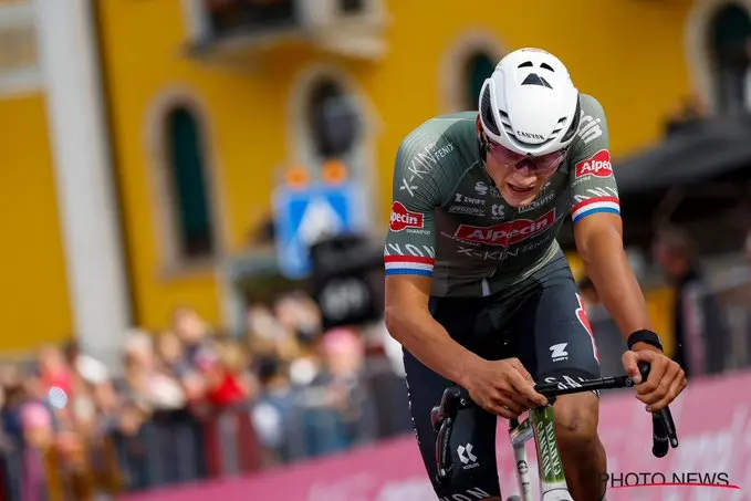 Mathieu Van der Poel (Alpecin) al traguardo