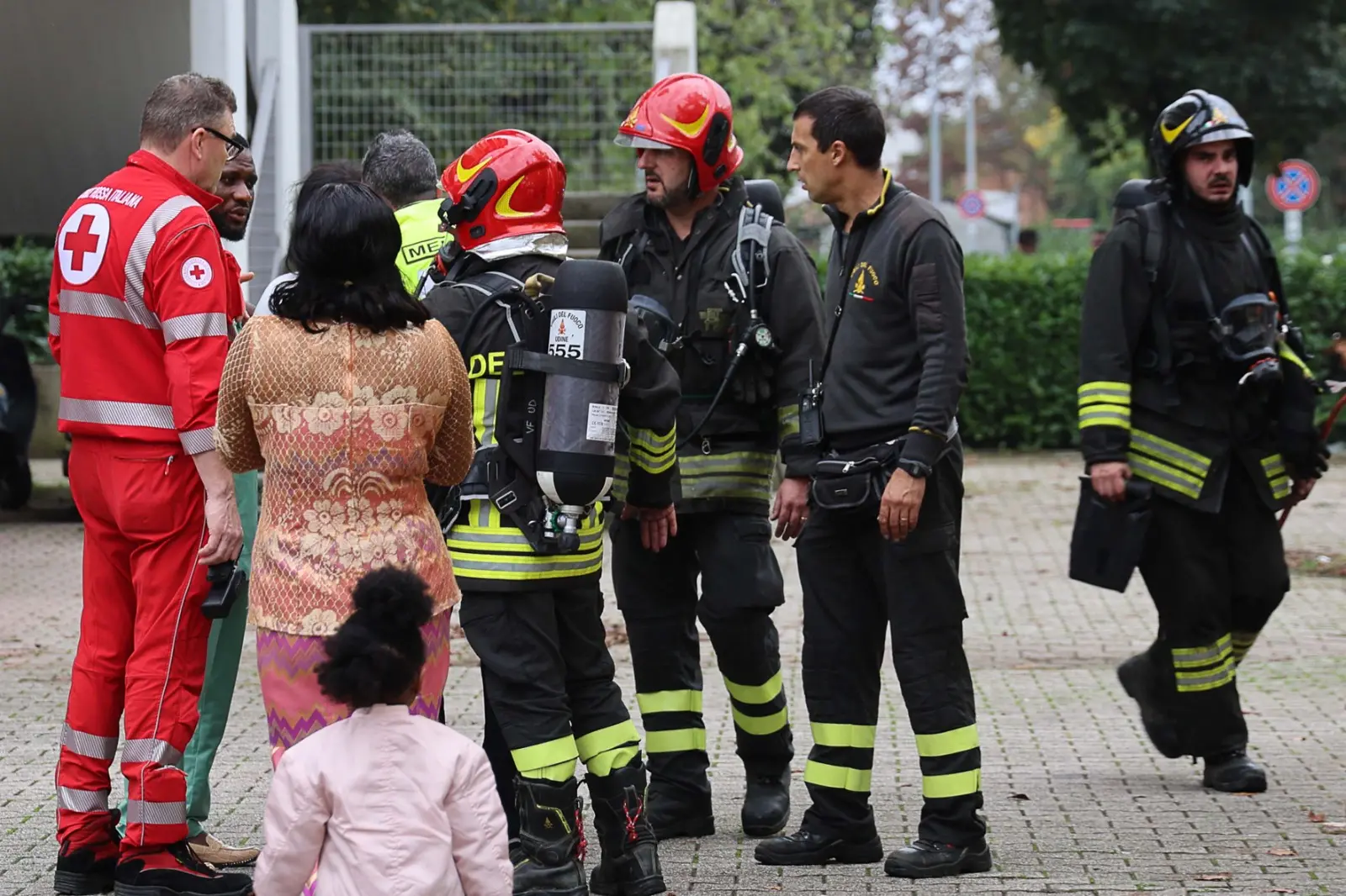 Ben 5 mezzi sono serviti per prestare soccorso ai residenti del condominio di via Pirona, in località Cussignacco (Udine)