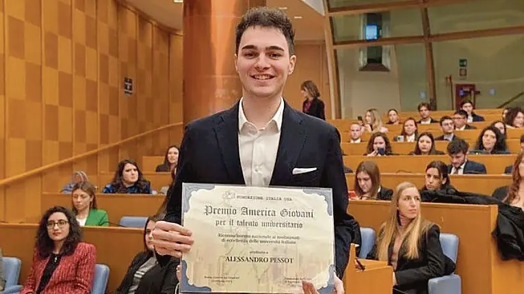 Alessandro Pessot nell’aula dei gruppi parlamentari alla Camera