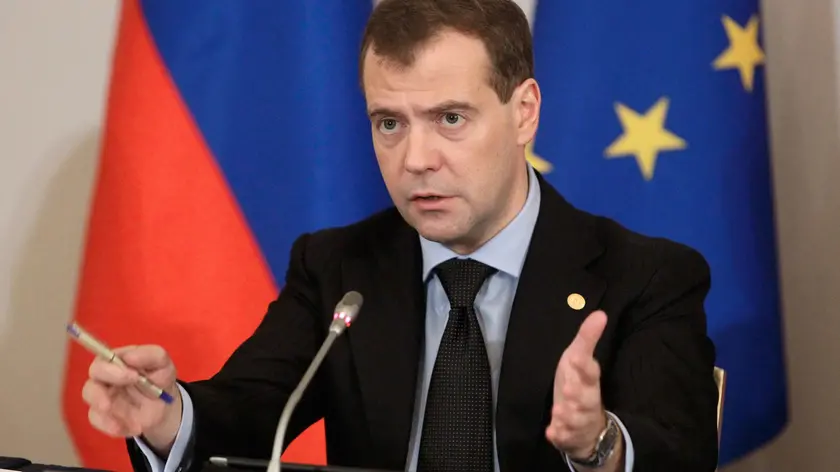 epa03034946 Russia's President Dimitry Medvedev speaks during a meeting with EU and Russian businessmen after the EU-Russia summit in Brussels, Belgium, 15 December 2011. Medvedev met with leading EU officials for a bilateral summit expected to be overshadowed by opposition claims that recent parliamentary elections had been rigged. EPA/MIKHAIL KLIMENTYEV/RIA NOVOSTI/KREMLIN POOL MANDATORY CREDIT