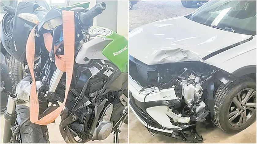 La moto su cui viaggiava la giovane di San Daniele e l’auto contro la quale è avvenuto lo schianto