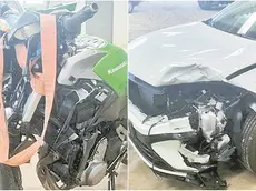 La moto su cui viaggiava la giovane di San Daniele e l’auto contro la quale è avvenuto lo schianto