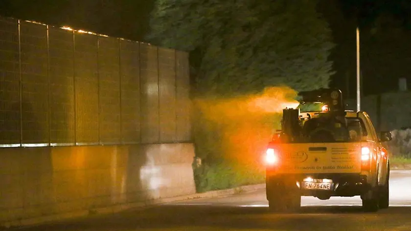 Aprilia Marittima 27 Settembre 2019. Disinfestazione in via dello Scirocco. © Foto Petrussi