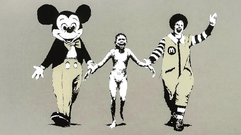 Una delle celebri opere di Banksy, Napalm, tra le creazioni che si possono ammirare nella mostra organizzata a Trieste