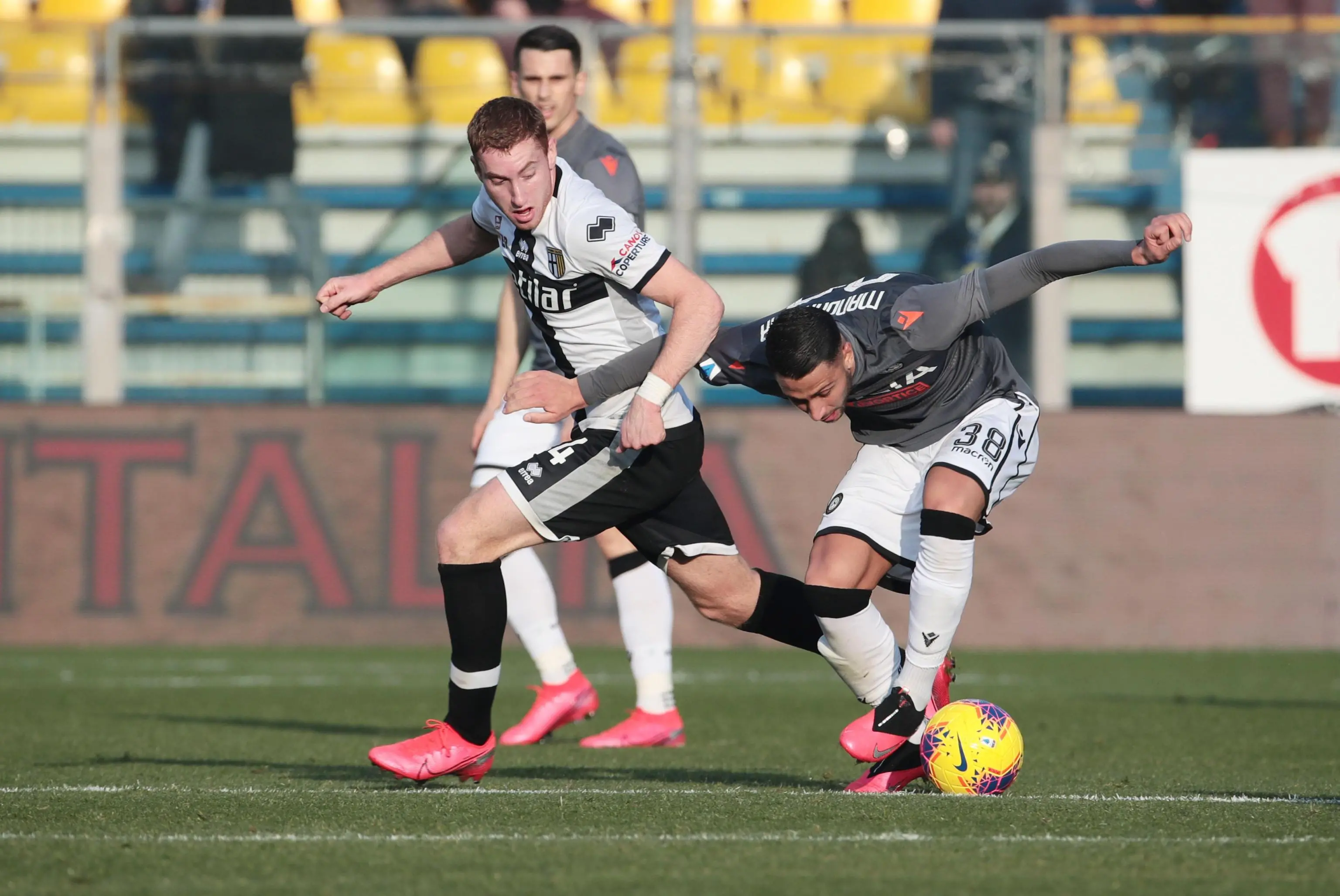 Parma's Dejan Kulusevski (L) and Udinese's Rolando Mandragora in action during the Italian Serie A soccer match Parma Calcio vs Udinese Calcio at the Ennio Tardini stadium in Parma, Italy, 26 January 2020. ANSA/BARACCHI-CAMPANINI