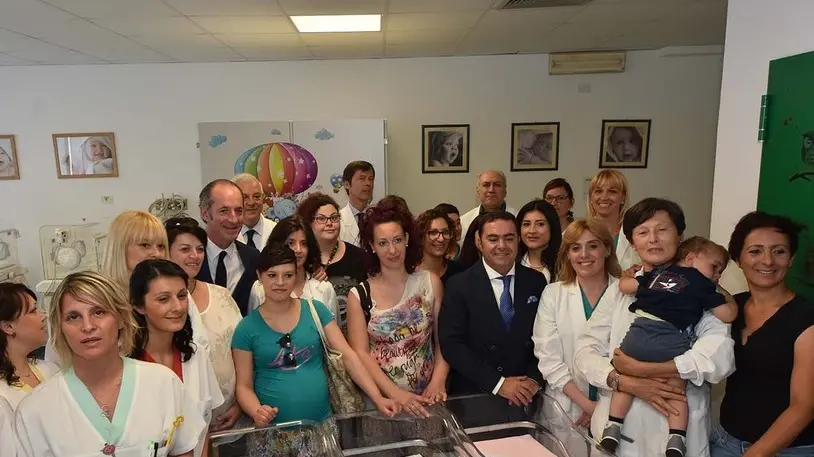 DE POLO - DINO TOMMASELLA - PORTOGRUARO - INAUGURAZIONE PUNTO NASCITE - ZAIA CON LE FUTURE MAMME E PERSONALE DEL REPARTO