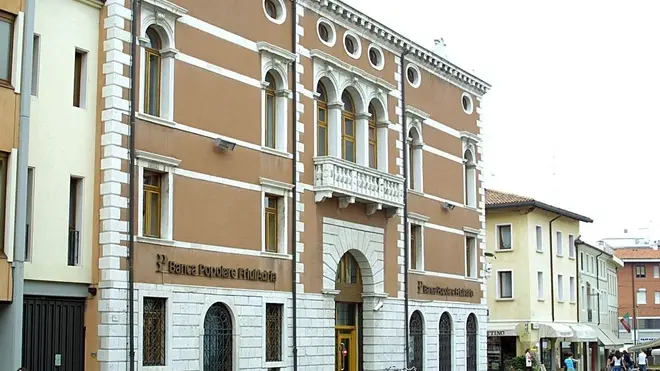foto missinato pordenone 16.06.04 pordenone veduta del palazzo badin