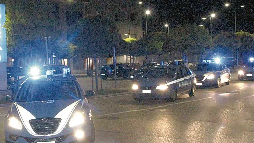 L’intervento delle Volanti e le indagini della Mobile hanno portato all’identificazione degli aggressori