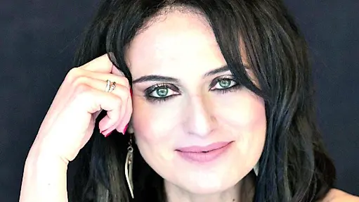 Francesca Giannone, caso letterario della passata stagione con il suo romanzo La portalettere
