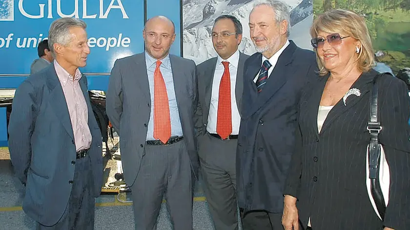 L’ex giunta regionale: il presidente Riccardo Illy con Bertossi, Soldati e con i Pozzo