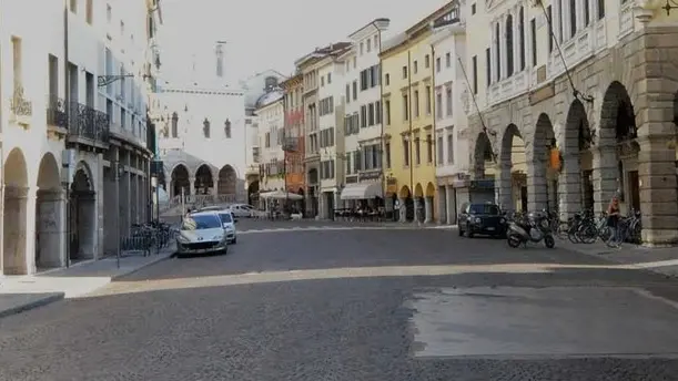 Udine 26 settembre 2016 40 pavimentazione via mercatovecchio Copyright Petrussi Foto Press MassimoTURCO