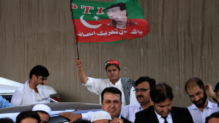 epa11596161 A supporter of the Pakistan Tehreek-e-Insaf (PTI) party waves the party's flag during a protest outside the Khyber-Pakhtunkhwa provincial assembly as Islamabad police arrested PTI party leaders, in Peshawar, Pakistan, 10 September 2024. Police arrested PTI leaders Barrister Gohar Ali Khan, Sher Afzal Khan Marwat, and advocate Shoaib Shaheen outside parliament, prompting the party to condemn the actions as a 'direct attack on democracy.' PTI criticized the PML-N government for the arrests, calling them 'illegal orders' and stating 'This is a moment of shame for the entire parliament.' Opposition leader Omar Ayub Khan added that police had targeted other PTI members as well, asserting 'Our only crime is that we have dared to challenge the status quo.' In a televised address, PML-N Senator Talal Chaudhry vowed legal action against Khyber Pakhtunkhwa Chief Minister Ali Amin Gandapur for inciting violence during a rally, claiming that 'not only will those who attacked be arrested, but also their mastermind.' The situation escalated during a PTI rally that clashed with police, leading to several arrests amid rising tensions. EPA/BILAWAL ARBAB