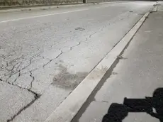 Una delle macchie di sangue repertate dagli inquirenti nell'ambito delle indagini sui ragazzi scomparsi, a Fosso', a 6 km da Vigonovo (Venezia), 16 novembre 2023. ANSA/MICHELE GALVAN