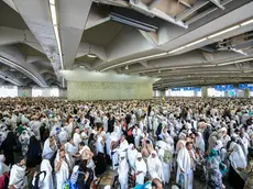 epa11414893 Muslim pilgrims attend the symbolic stoning of the devil ritual at the Jamarat Bridge during the Hajj pilgrimage near Mecca, Saudi Arabia, 16 June 2024. Hajj pilgrims took part in the 'stoning of the devil' ritual on the first day of Eid al-Adha during which they throw pebbles at three large pillars. Saudi authorities said that over 1.5 million pilgrims arrived in Saudi Arabia for this year's Hajj season. Muslims attending this year's Islamic Hajj pilgrimage will face the challenge of a significant rise in temperatures, which poses a threat to the health of pilgrims, according to the Ministry of Health statement, as the National Center for Meteorology (NCM) expected temperatures to range between 45 and 48 degrees Celsius at the holy sites. EPA/STRINGER
