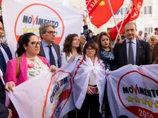 Una rappresentanza di parlamentari del M5stelle, alla manifestazione a Montecitorio, contro la proposta di legge sull’autonomia differenziata. Roma, 13 giugno 2024 ANSA/MASSIMO PERCOSSI