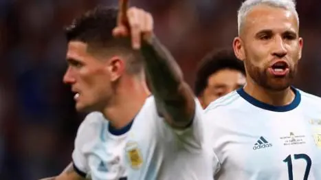 epa07659268 Argentina's (L-R) Rodrigo De Paul, Nicolas Otamendi, and Goal keeper Franco Armani, react after scoring against Paraguay during the Copa America 2019 Group B soccer match between Argentina and Paraguay, at Mineirao Stadium in Bello Horizonte, Brazil, 19 June 2019. EPA/Yuri Edmundo