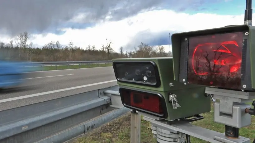 epa02100938 A digital speed camera monitors traffic on autobahn A5 near Muellheim, Germany, 01 April 2010. Digital speed cameras make speed monitoring easier for the police, police announced increased speed monitoring on German autobahns for the Easter weekend. EPA/Patrick Seeger