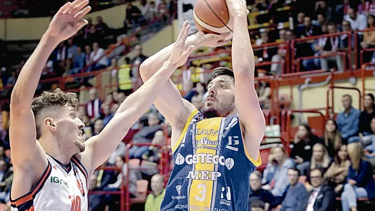 Lucio Redivo ha messo a referto 17 punti (foto Petrussi)