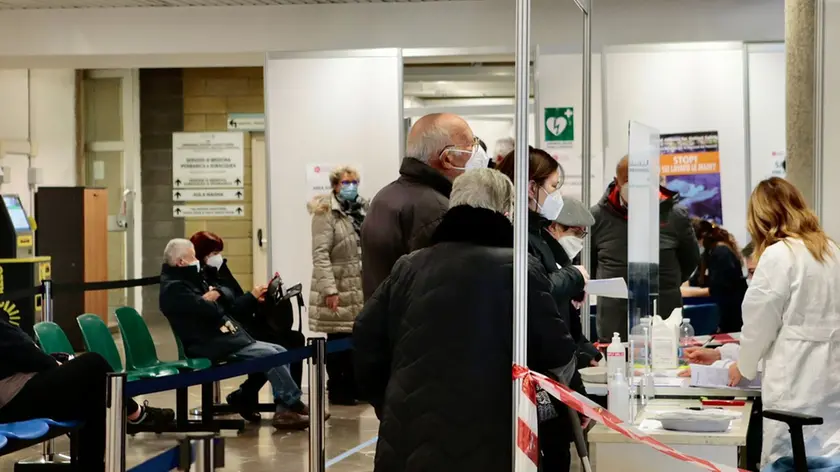 Vaccini a Trieste all'ospedale di Cattinara (foto di Massimo Silvano)