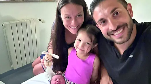 Nella foto, la famiglia Adduci con la piccola Ludovica