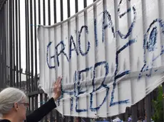 epa10316988 Dozens of people gather in the Plaza de Mayo to pay homage to the recently deceased activist Hebe de Bonafini, in Buenos Aires, Argentina, 20 November 2022. Groups defending human rights together with relatives of disappeared persons gathered to circle around the Pyramid of May (Piramide de Mayo) as an act of respect and homage to de Bonafini, President of the Argentine association Madres de Plaza de Mayo. Bonafini (1928-2022), 93, died at the Italian Hospital in La Plata, capital of the province of Buenos Aires, where she had been hospitalized for several days due to the worsening of her chronic illnesses. EPA/Enrique Garcia Medina