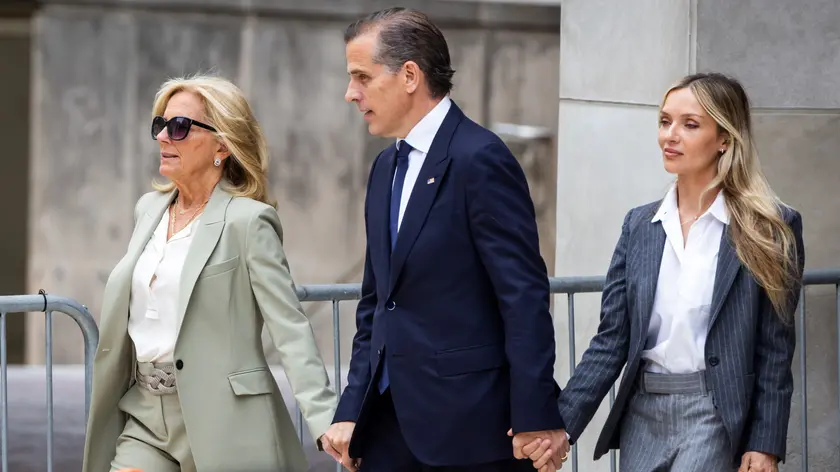 epa11404267 Hunter Biden (C) holds hands with First Lady Jill Biden (L) and wife Melissa Cohen Biden (R), as he departs his federal gun trial after a jury found him guilty of three gun charges at the US Federal District Court in Wilmington, Delaware, USA, 10 June 2024. Hunter Biden is the first child of a sitting president to be convicted in a federal court. EPA/JIM LO SCALZO