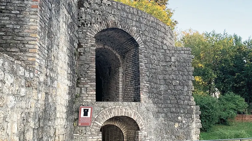 Il torrione della storica fortezza a Foro Boario