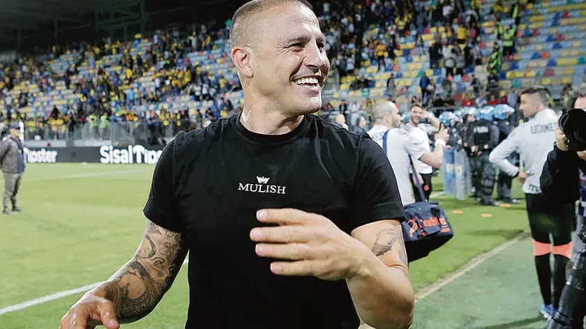 Mister Fabio Cannavaro sorride a Frosinone dopo aver centrato l’obiettivo salvezza all’ultima giornata