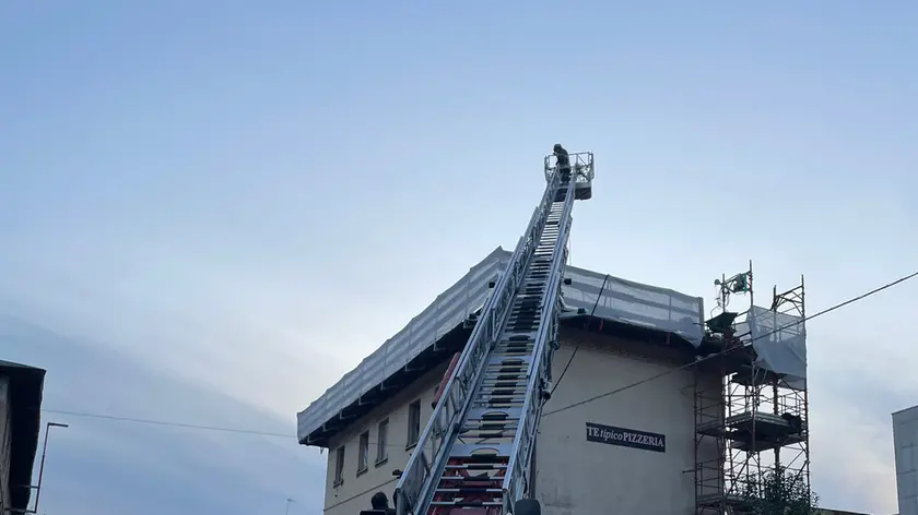 L'incendio in zona Sant'Osvaldo a Udine