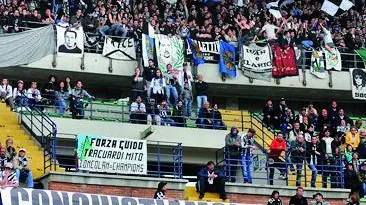 Verona, 15/05/2011..Campionato di calcio Serie A 2010/2011.Chievo vs Udinese. .Stadio Marc' Antonio Bentegodi. 37^ Giornata.Nella Foto: Tifosi dell' Udinese al Bentegodi.Copyright telefoto Ferraro PFP Photo Agency