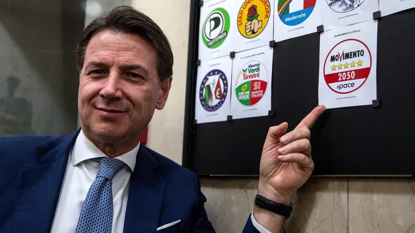 Il presidente del Movimento 5 Stelle (M5s) Giuseppe Conte per le operazioni di consegna del contrassegni al Ministero dell'Interno, per il deposito del simbolo elettorale e dello statuto per le prossime elezioni europee, Roma, 21 aprile 2024. ANSA/ANGELO CARCONI