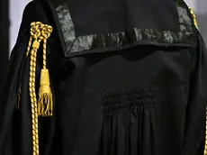 Dettaglio della toga di un avvocato in tribunale, Genova, 27 novembre 2023. ANSA/LUCA ZENNARO (generica, simbolica, giustizia, avvocato, avvocati, tribunale)