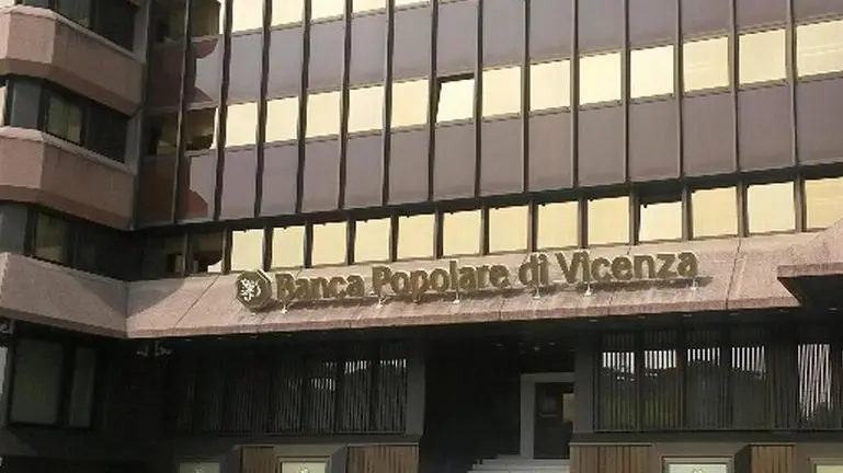 L'esterno della sede della Banca Popolare di Vicenza il 22 settembre 2015 ANSA.