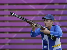 Italy's Chiara Cainero shoots during the women's skeet final at the 2012 Summer Olympics, Sunday, July 29, 2012, in London. (AP Photo/Rebecca Blackwell)