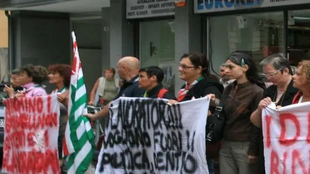 Bumbaca Gorizia 29_07_2010 - Tribunale protesta Ospizio Marino - Foto di Pierluigi Bumbaca