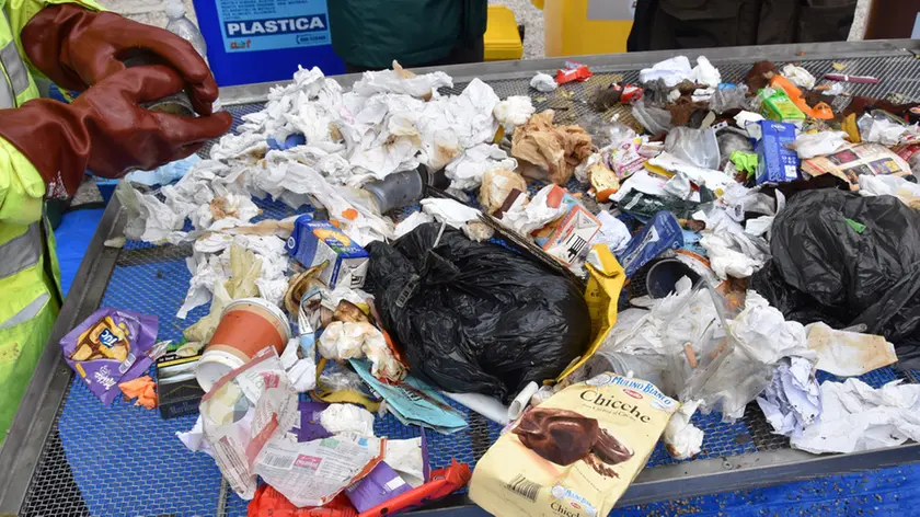Udine 23 Novembre 2018 campagna raccolta differenziata Agenzia Petrussi foto Massimo Turc
