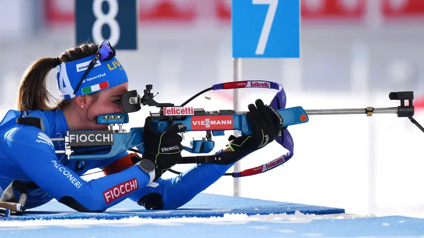 Italy's skier Lisa Vittozzi aims her rifle during the IBU Biathlon World Cup 7,5km Women's sprint race in Rasen-Antholz (Rasun Anterselva), Italian Alps, on February 14, 2020. (Photo by Marco Bertorello / AFP)
