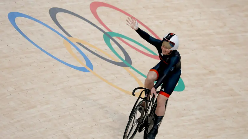 epa11545054 Emma Finucane of Great Britain celebrates after winning the Bronze Medal race in the Women's Sprint of the Track Cycling competitions in the Paris 2024 Olympic Games, at Saint-Quentin-en-Yvelines Velodrome in Saint-Quentin-en-Yvelines, France, 11 August 2024. EPA/ERIK S. LESSER